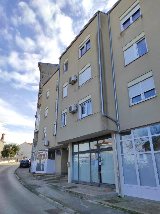 Apartment Dorrea Pula Buitenkant foto