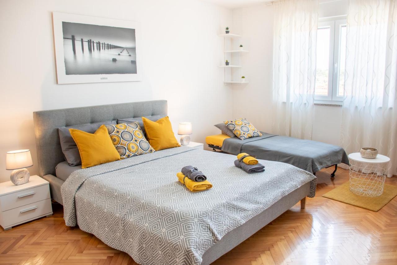 Apartment Dorrea Pula Buitenkant foto