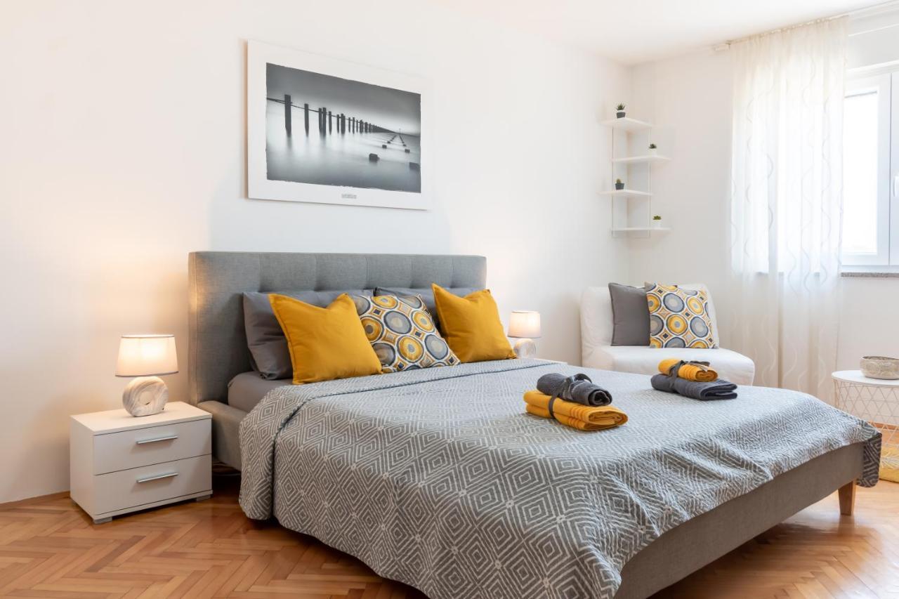 Apartment Dorrea Pula Buitenkant foto