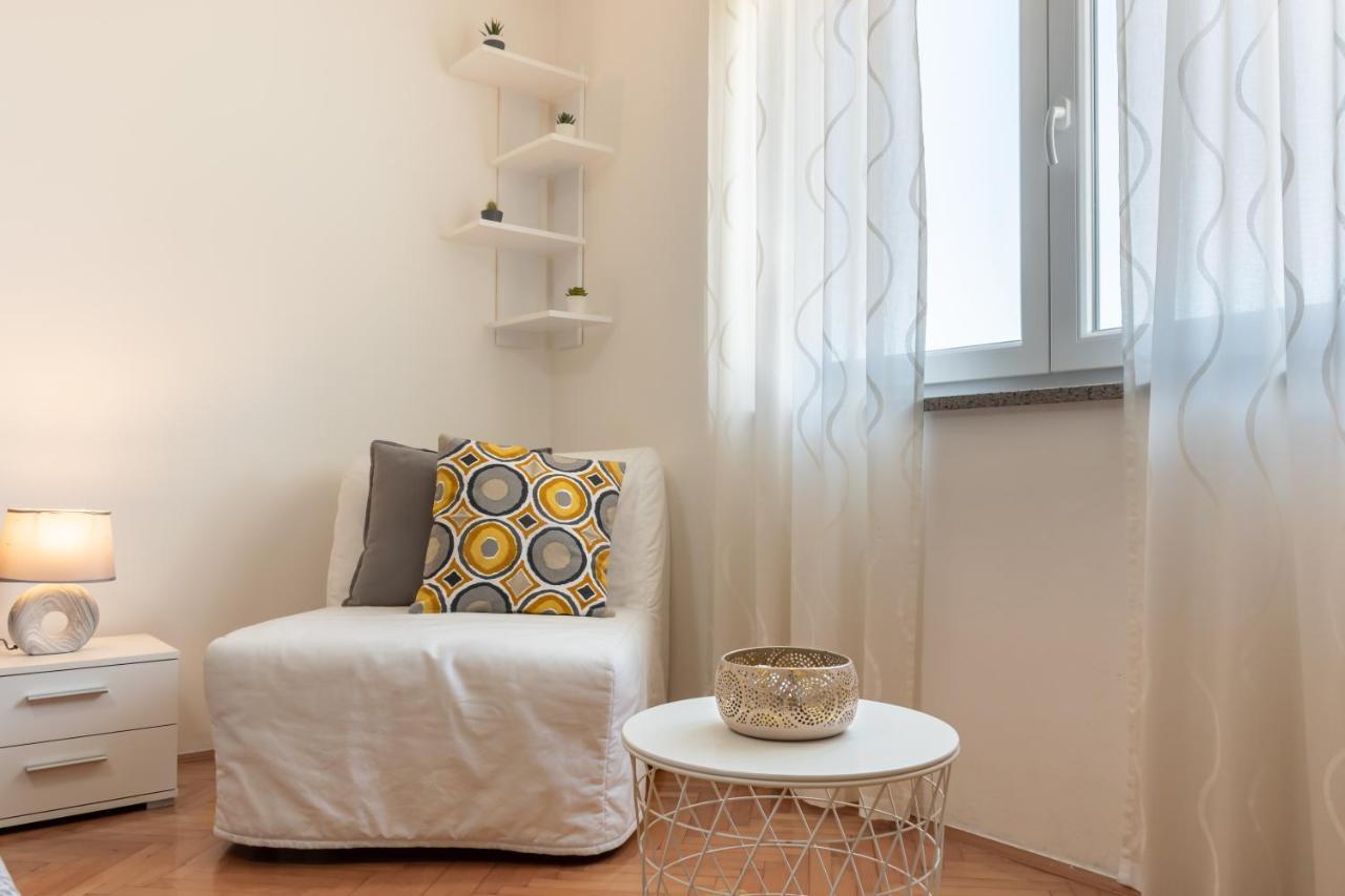 Apartment Dorrea Pula Buitenkant foto
