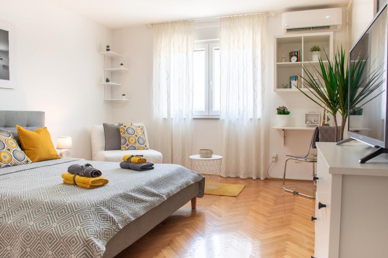 Apartment Dorrea Pula Buitenkant foto