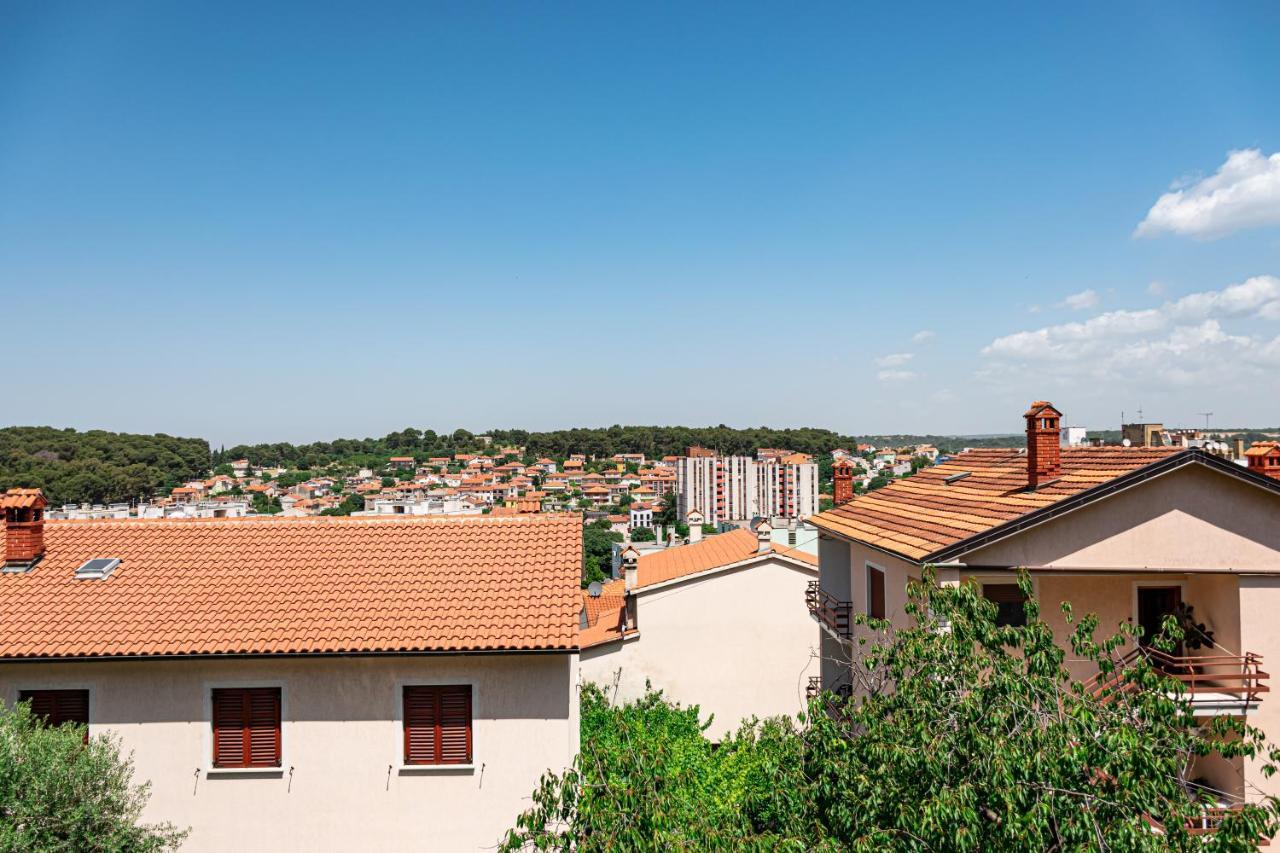 Apartment Dorrea Pula Buitenkant foto
